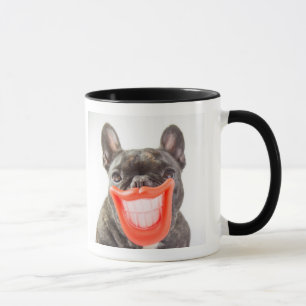 Taza Perro sonriente de las imágenes el   A de Getty