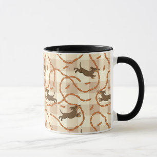 Taza perros afortunados con el fondo de las salchichas
