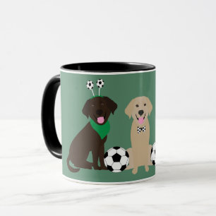 Taza Perros Labrador Retriever jugando fútbol