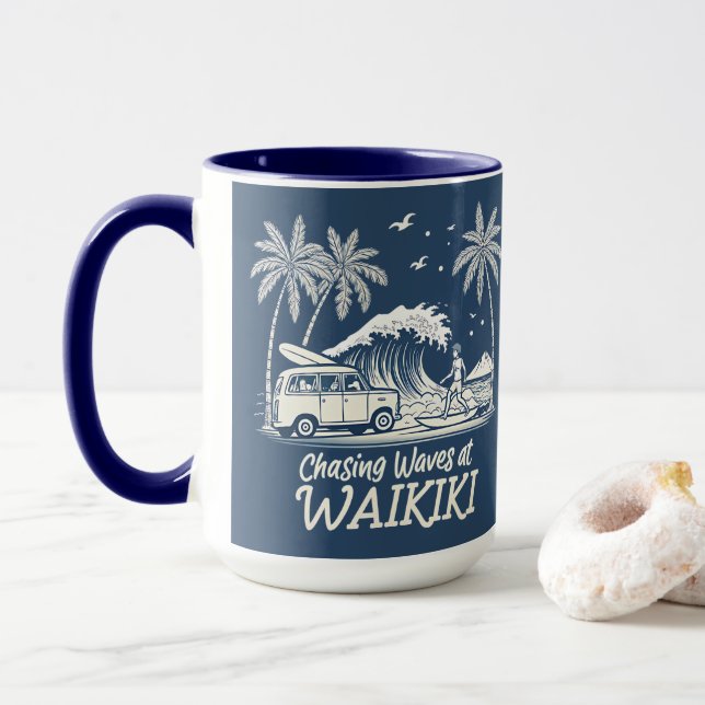 Taza Persiguiendo olas en Waikiki (Con donut)
