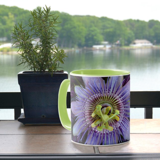 Taza Personalizable de flores moradas de pasión (Subido por el creador)