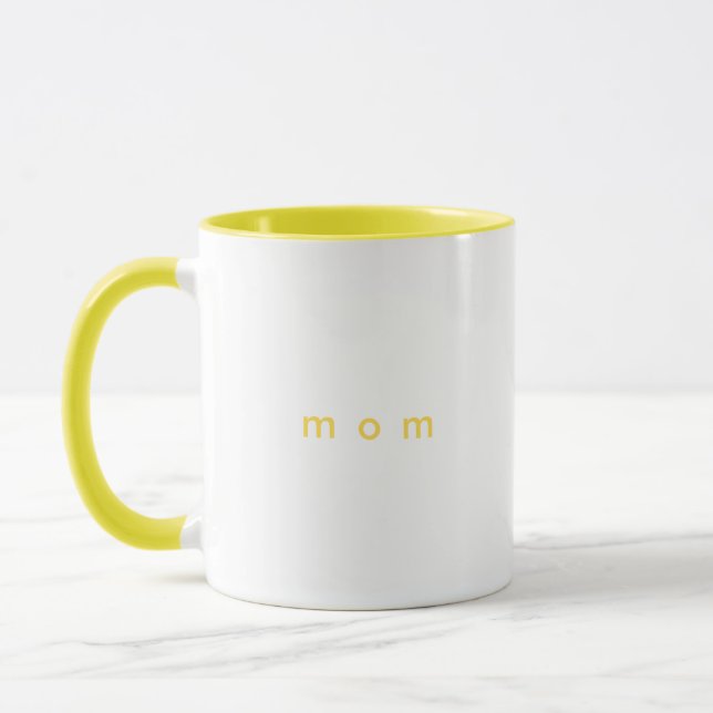 Taza Personalizado amarillo minimalista Mamá de texto b (Izquierda)