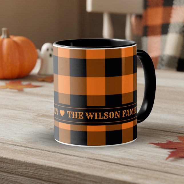 Taza Personalizado de verificación de búfalo negro y na (Orange and Black Buffalo Plaid Custom Mug with Heart Accents - Just add your name or family name.)