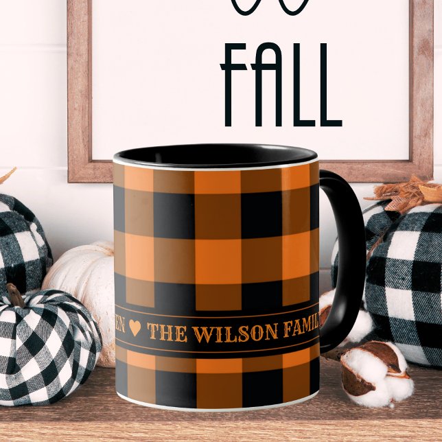 Taza Personalizado de verificación de búfalo negro y na (Orange and Black Buffalo Plaid Custom Mug with Heart Accents - Just add your name or family name.)