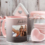 Taza Personalizado foto mejores amigos por vida marrón<br><div class="desc">Un fondo de gradiente de color negro moda y café latte marrón. Personalice y agregue su propia foto, selfie de su(s) mejor(s) amigo(s) sus nombres y lugar del evento. El texto: Amigos por la vida está escrito con un moderno guión de estilo escrito a mano. Texto negro. Perfecto como un...</div>