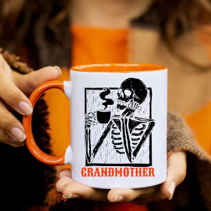 Taza Personalizado Halloween Abuela esqueleto bebiendo