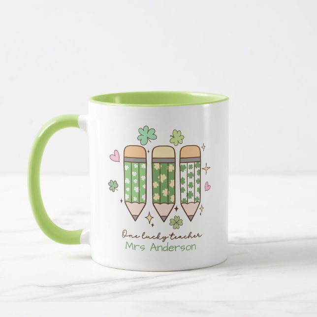 Taza Personalized One Lucky Teacher Retro Pencil (Izquierda)
