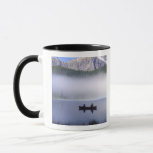 Taza Pesca en canoa en el lago Waterfowl, Banff Naciona