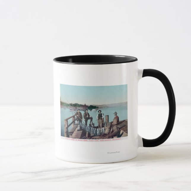 Taza Pescadores mostrando la captura del día (Derecha)