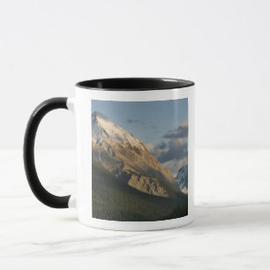 Taza Pico alto cerca del lago Maligne, Jasper National