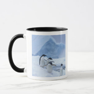 Taza Pingüinos Adelia (Pygoscelis adeliae) en hielo,