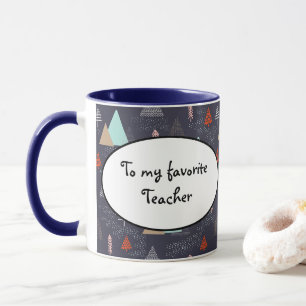 Taza Pinos verdes dibujados a mano en nieve de noche