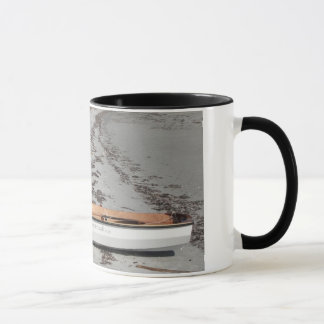 Taza Pinta once en la playa