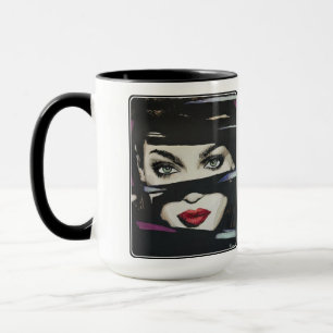 Taza Pintura de 'Out of Dark' en una