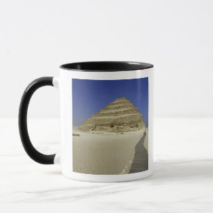 Taza Pirámide escalonada en Saqqara, una de las primera