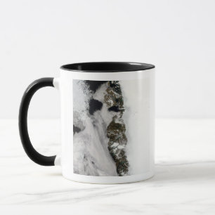 Taza Piscinas de agua de Meltwater a lo largo de la cos