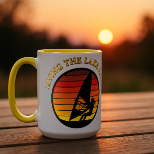 Taza Plantilla de vida de Chica de windsurf Retro Sunse