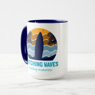 Taza Playa Retro Sunset con olas de agua de mar