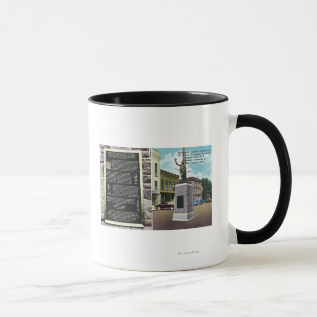 Taza Plaza del Monumento y Museo Histórico de Erwin (Derecha)