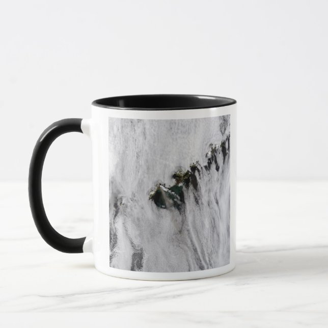 Taza Plumas del volcán Okmok, Islas Aleutianas (Izquierda)