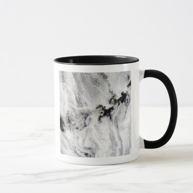 Taza Plume del volcán Okmok, Islas Aleutianas (Derecha)