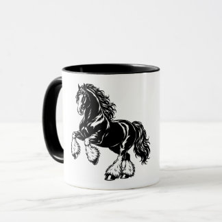 Taza Poderosa ilustración de caballo Shire negro y blan
