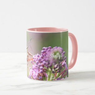 Taza Polilla Colibrí en un Arbusto de Mariposas