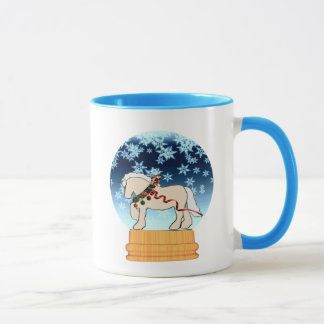 Taza poner crema de Snowglobe del invierno