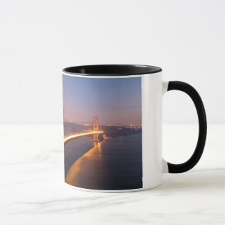 Taza Por la noche en el puente Golden Gate