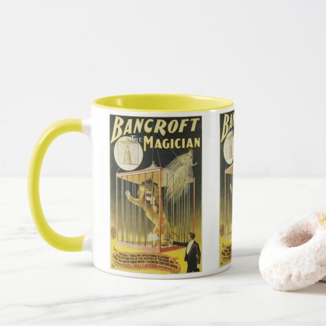 Taza Póster Mágico Antiguo, Mago Bancroft y León (Con donut)