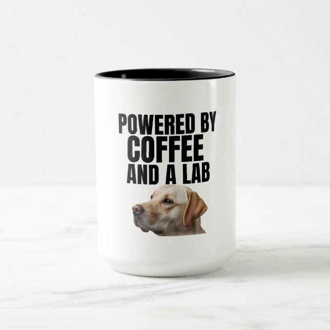 Taza Powered by Coffee and a Lab – Yellow Lab – Coffee (Centro)