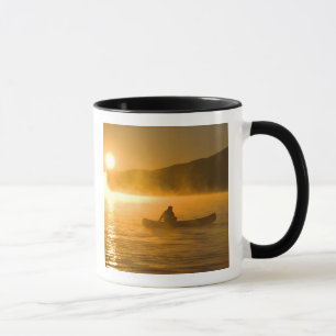Taza Practicando canoa en Lily Bay al amanecer, Lago Mo