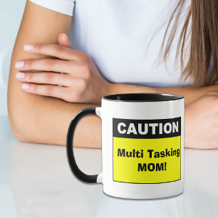 Taza Precaución de mamá con multitareas