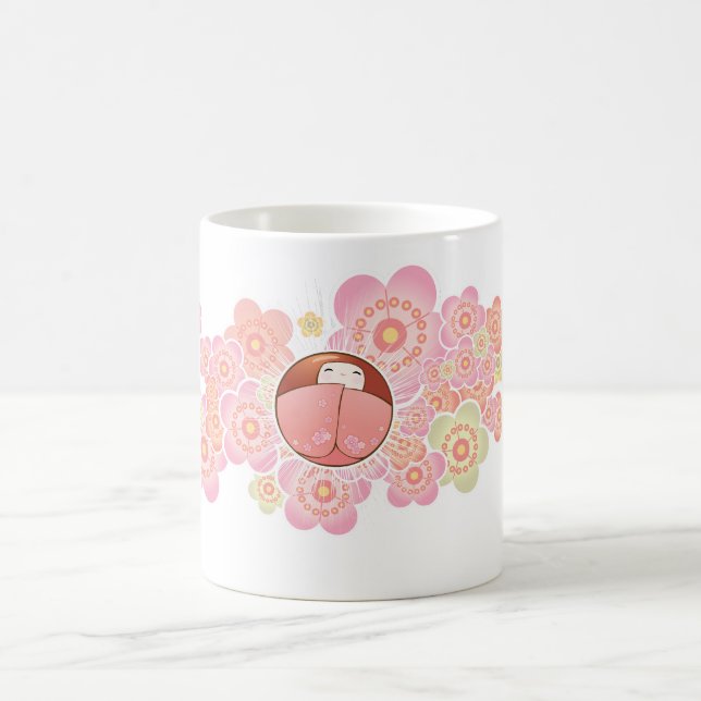 Taza preciosa del estilo japonés con la muñeca de (Centro)