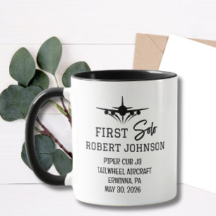 Taza Primer piloto de avión en solitario personalizado