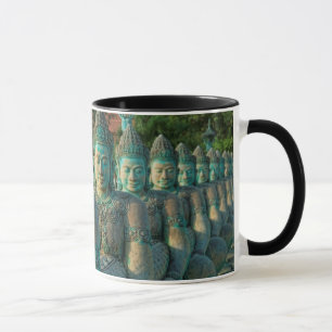 Taza Primer Plano De Esculturas De Artistas