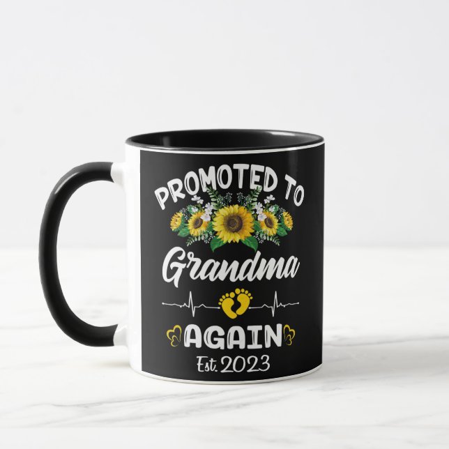 Taza Promocionan a la abuela de nuevo como nueva abuela (Izquierda)