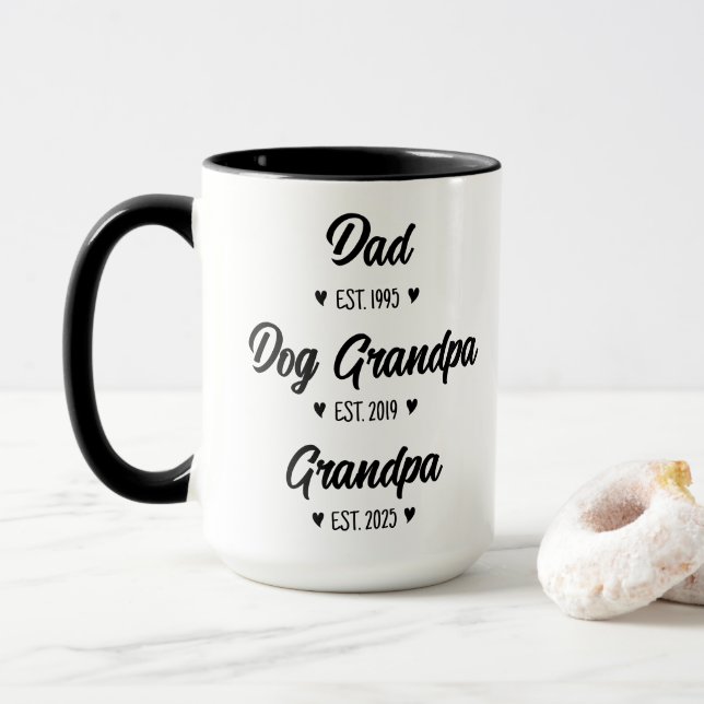 Taza Promovido Para La Nueva Invitación De Embarazo Del (Con donut)