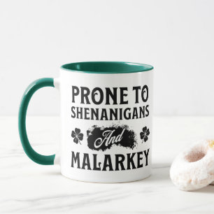Taza Propenso a travesuras y tonterías día de San Patri