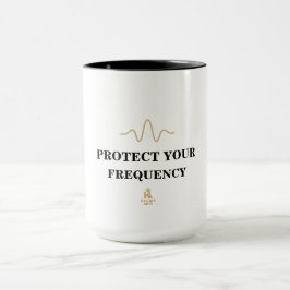 Taza PROTECT YOUR FREQUENCY – Minimal Gold Wave Energy 