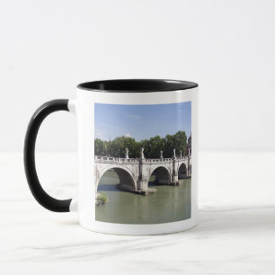 Taza Puente sobre el río Tíber, Roma (Italia). Es
