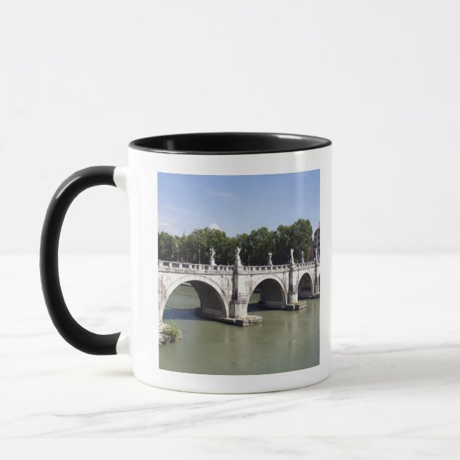 Taza Puente sobre el río Tíber, Roma (Italia). Es (Izquierda)