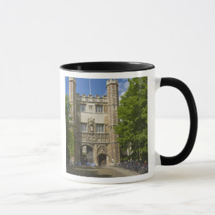 Taza Puerta al Trinity College y filas de bicicletas,