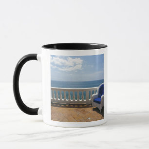Taza Puerto Rico. Silla de mimbre y terraza enlosada en