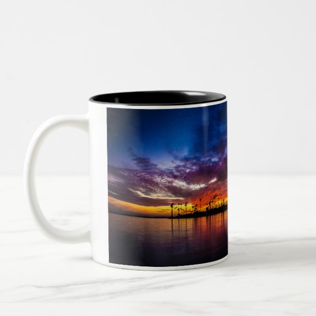 Taza - puesta del sol del arco iris de la bahía de (Izquierda)