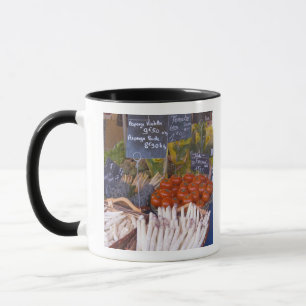Taza Puesto de comerciante de mercado callejero con bla