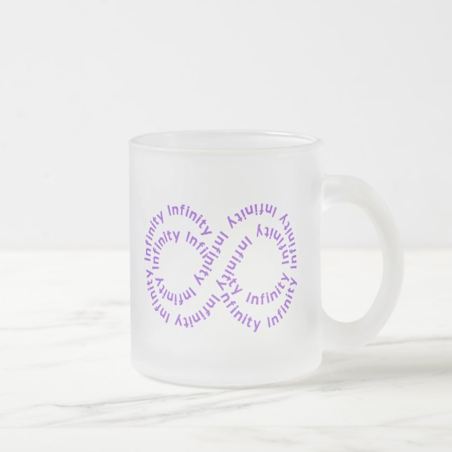 Taza púrpura del símbolo del infinito del texto (Derecha)