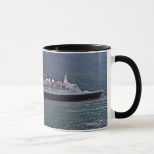Taza QE2 en el ancla