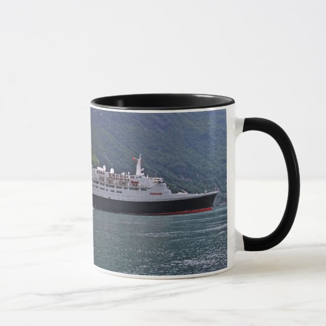 Taza QE2 en el ancla (Derecha)
