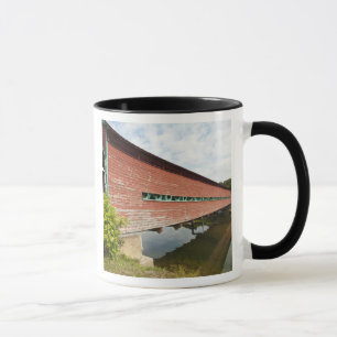 Taza Quebec, Canadá. Puente cubierto de Galipeault en